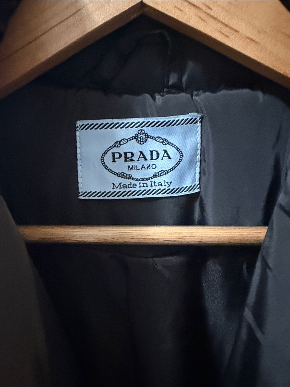 Women, Prada Black Quilted Belted Puffer Coat Size small - Picture 3 of 16